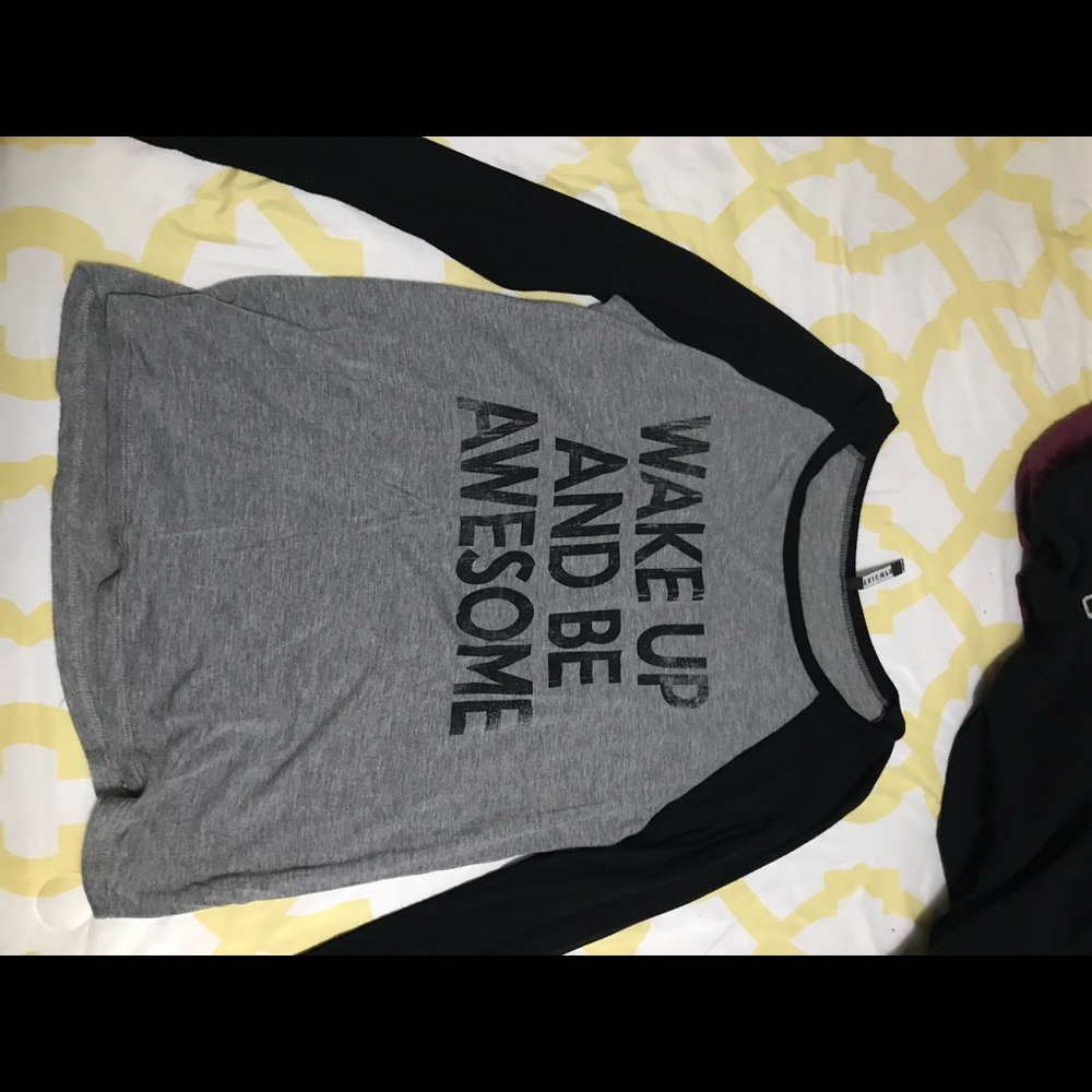 Cute lounge graphic tee!!